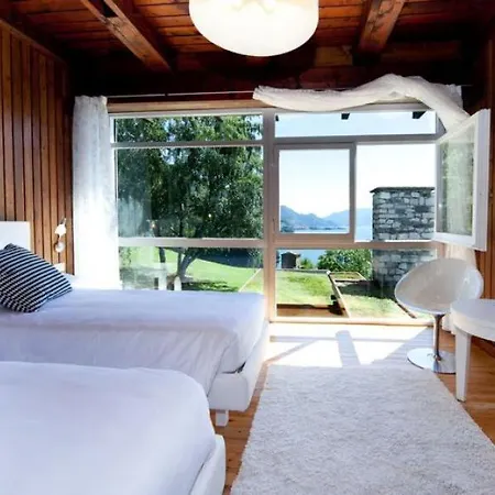 Villa Sleeps 12 With Pool Olgiasca